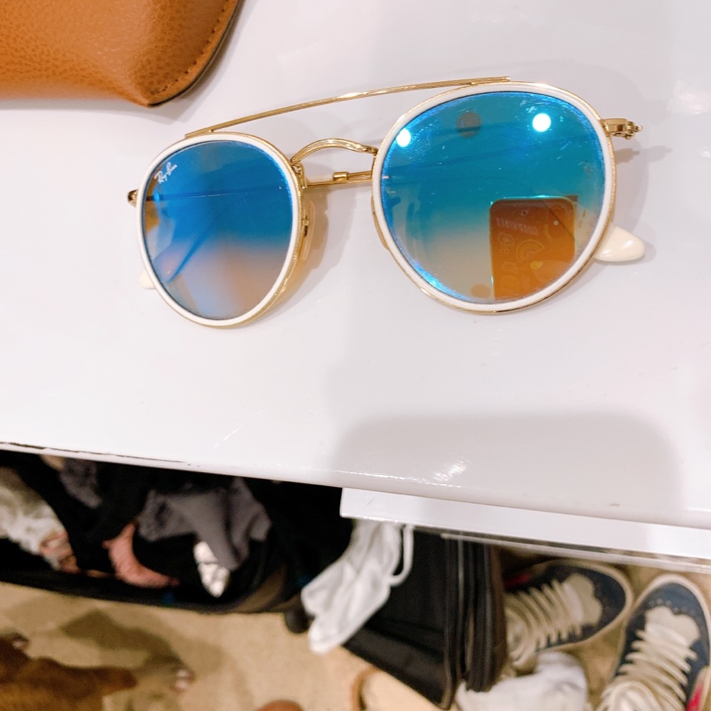 Blue & white Ray bans